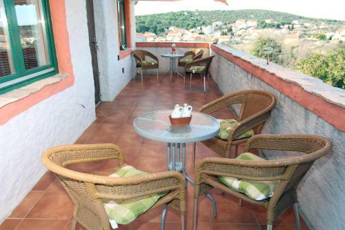 Hostal 4 Bedroom Guest House In Tisno