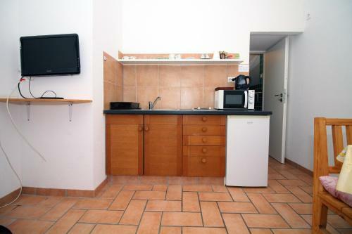 Hostal 4 Bedroom Guest House In Tisno