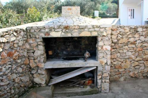 Hostal 4 Bedroom Guest House In Tisno