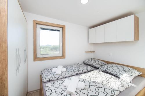 Mobile Home Banovi Dvori