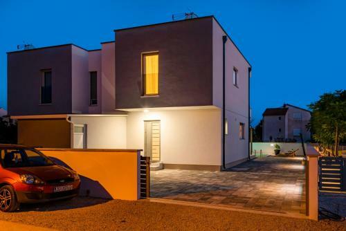 Villa Holiday Home Konkreta