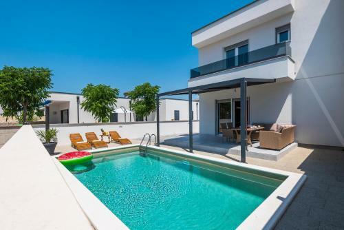 Villa Holiday Home Konkreta