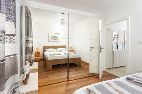 Little Cute Apartment With Sea View