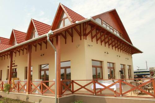 Hostal Tuzs�ri P�linka Tanya