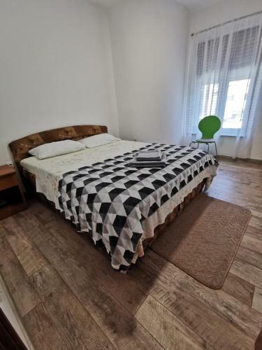 Apartmani I Kamp Turanj-?amuga