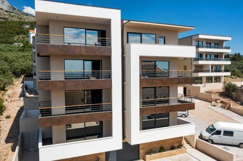 1-2. Luxury Apartments L&l Tucepi - 100m From The Beach