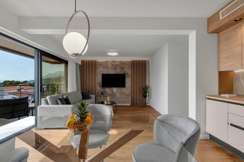 5-6 Luxury Apartments L&l Tucepi - 100m From The Beach