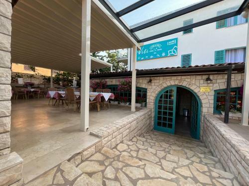Apartment's & Restorant Vili