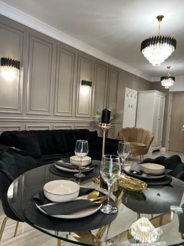 Golden Apartment