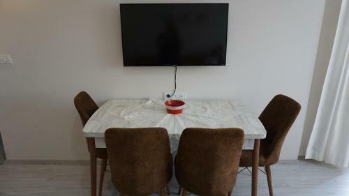 Lovely 1 Bedroom Apartment With Swimming Pool