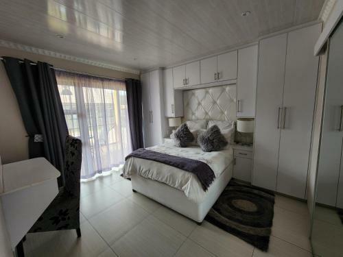 The Log Cabin Apartments Hotel