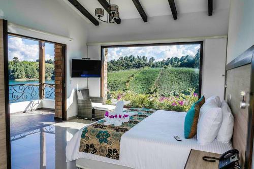 Villa Mansi�n En Guatap� - Colombia