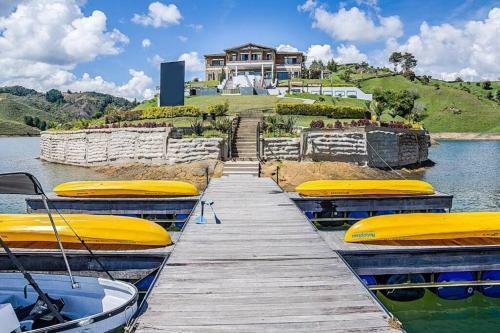 Villa Mansi�n En Guatap� - Colombia