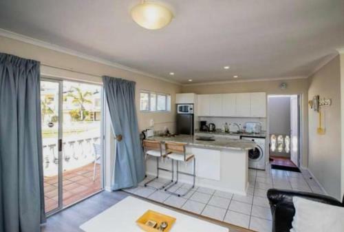 Secure Apartment, 500m From The Beach