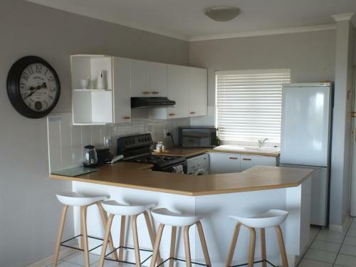 Dolphins Beach Condo - 2bedroom Apartment