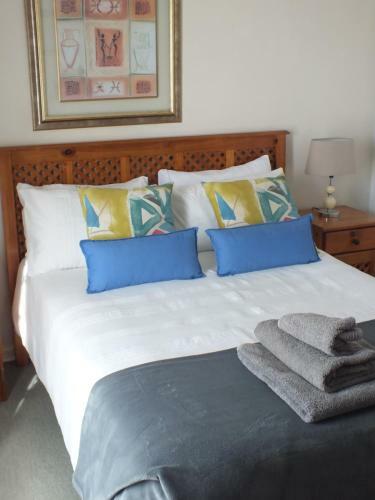 Dolphins Beach Condo - 2bedroom Apartment