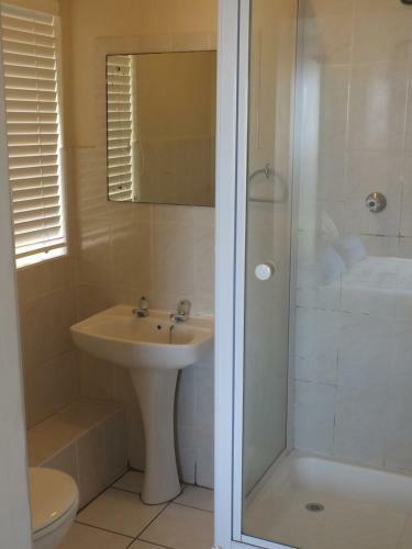 Dolphins Beach Condo - 2bedroom Apartment