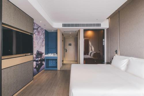 Atour Hotel Ningbo Jishi Harbor Outlets