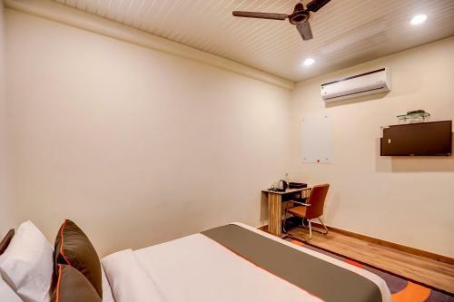Hotel Collection O 45853 Sr Inn Awas Vikas