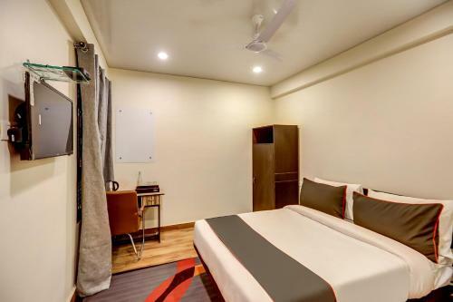 Hotel Collection O 45853 Sr Inn Awas Vikas