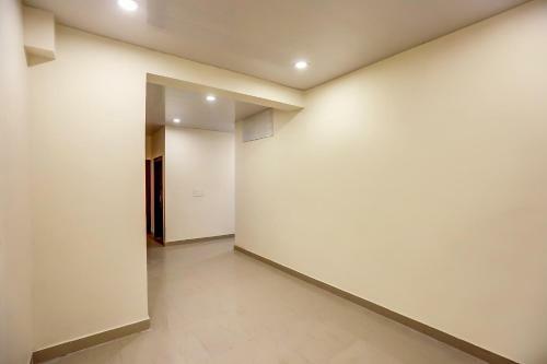 Hotel Collection O 45853 Sr Inn Awas Vikas