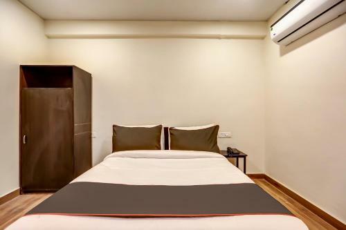 Hotel Collection O 45853 Sr Inn Awas Vikas