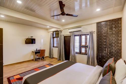 Hotel Collection O 45853 Sr Inn Awas Vikas