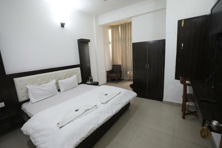 Mahadev Hotel And Resorts