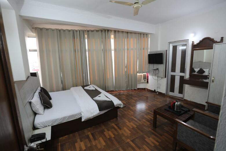 Mahadev Hotel And Resorts