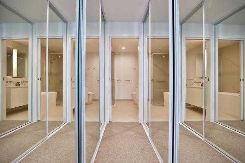 Oakleigh Stylish Townhouse With Beautiful View 04