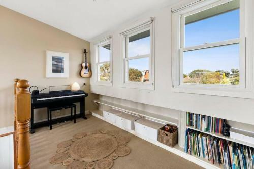 Waterview- Queenscliff, Bay Views, Pet Friendly