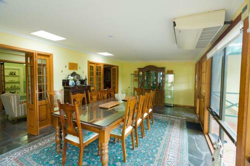 Kraft Vintage House