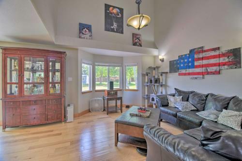 Convenient Longmont Home With Hot Tub And Sauna!