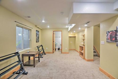 Convenient Longmont Home With Hot Tub And Sauna!