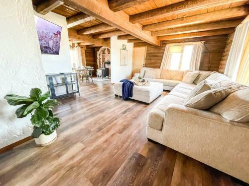 Villa Private Mountain Cabin! King Bed * 3 Acres Game Rm