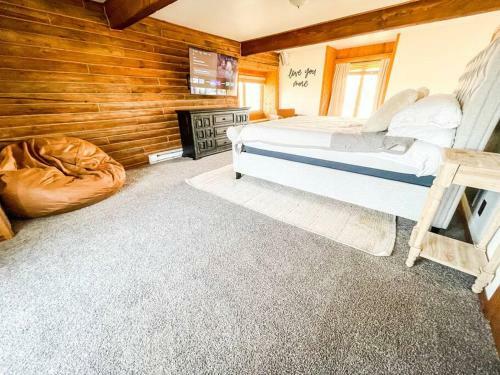 Villa Private Mountain Cabin! King Bed * 3 Acres Game Rm