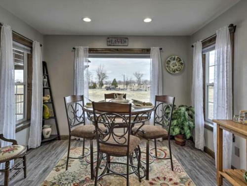 Grey Fox II - Cozy House In The Quiet Country Setting - What Could Be Better
