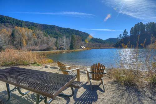 Between The Waters Cabin