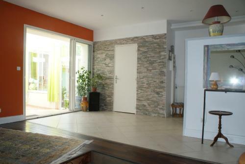 Spacieuse Maison de Village Avec Jardin Patio