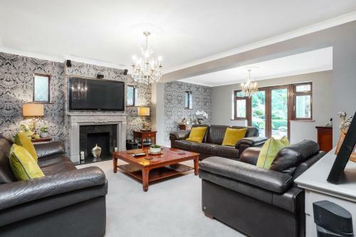 Villa Spacious Fully Detached House In Chigwell