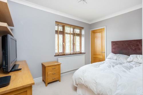Villa Spacious Fully Detached House In Chigwell