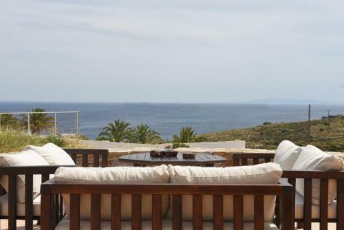 Arxontiko Alila Cycladic House With View
