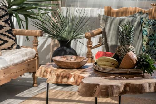 Khroma Luxury Suite 2 Beach Front Apartment