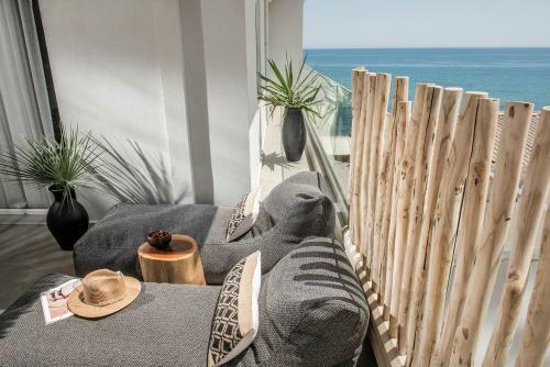 Khroma Luxury Suite 2 Beach Front Apartment