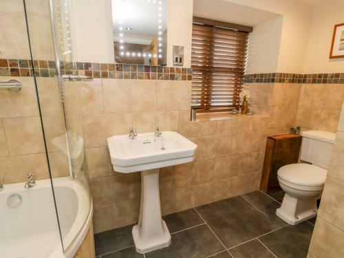 The Granary Dee Valley Escape With Hot Tub
