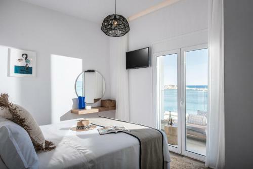 Khroma Luxury Suite 1 Beach Front Apartment