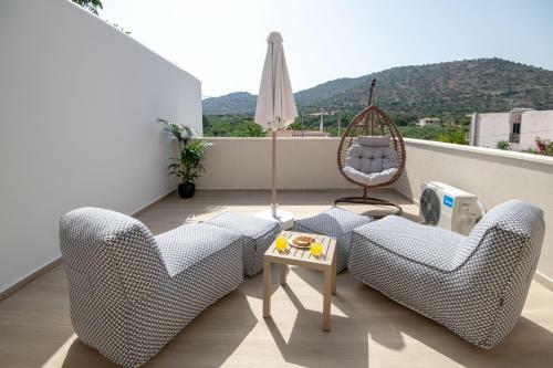 New Stylish Villa With Heated Pool & Jacuzzi!
