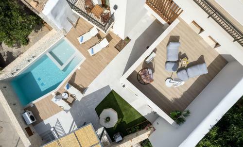 New Stylish Villa With Heated Pool & Jacuzzi!