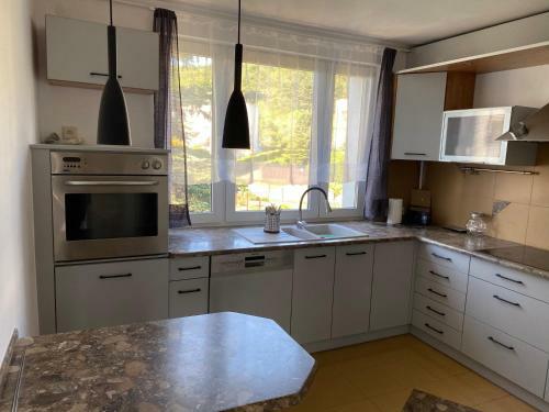 Apartament W Zielonej Okolicy Z Tarasem