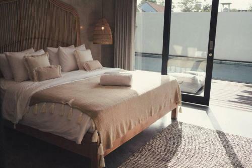 Villa Abu - Modern 5 Bedrooms Only 300m To Beach